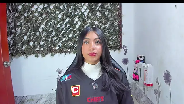 Snapshot of Sarahbrowm_ chatting on November 21, 2025, 9:58 pm Sarahbrowm online show from November 21, 2025, 9:58 pm