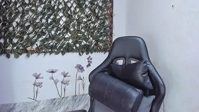 Snapshot of Sarahbrowm_ chatting on October 20, 2025, 7:03 pm Sarahbrowm online show from October 20, 2025, 7:03 pm