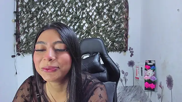 Snapshot of Sarahbrowm_ chatting on October 21, 2025, 7:02 pm Sarahbrowm online show from October 21, 2025, 7:02 pm