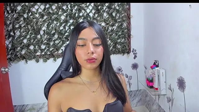 Snapshot of Sarahbrowm_ chatting on November 22, 2025, 7:13 pm Sarahbrowm online show from November 22, 2025, 7:13 pm