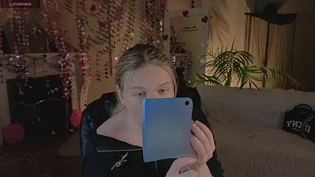 Jes Solar online show from February 24, 2026, 9:04 pm