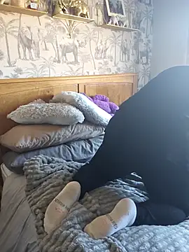 Snapshot of MissQueenBeex chatting on September 29, 2025, 10:44 am MissQueenBeex online show from September 29, 2025, 10:44 am