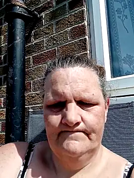 MissQueenBeex online show from April 25, 2026, 1:41 pm