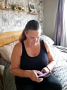 Snapshot of MissQueenBeex chatting on September 26, 2025, 10:44 am MissQueenBeex online show from September 26, 2025, 10:44 am