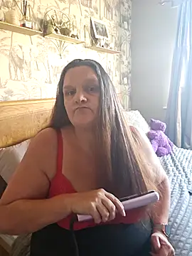 Snapshot of MissQueenBeex chatting on September 28, 2025, 3:41 pm MissQueenBeex online show from September 28, 2025, 3:41 pm