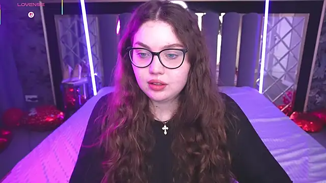 LuxSopphia online show from February 16, 2026, 8:07 pm