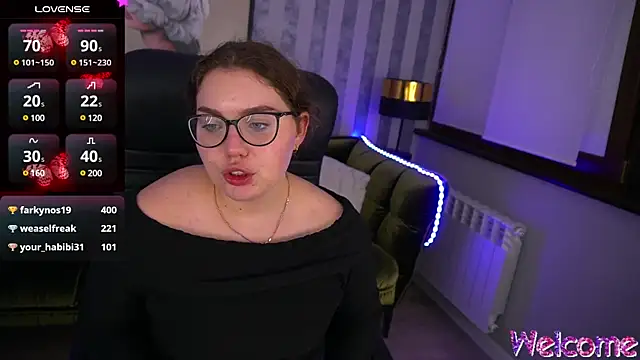 LuxSopphia online show from March 21, 2025, 6:40 pm