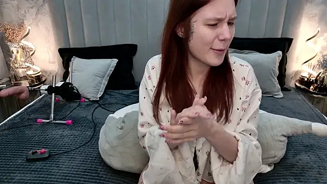 Snapshot of CarolineTenders chatting on February 16, 2026, 1:37 am CarolineTenders online show from February 16, 2026, 1:37 am