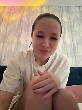 CarolineTenders online show from October 4, 2025, 2:07 pm