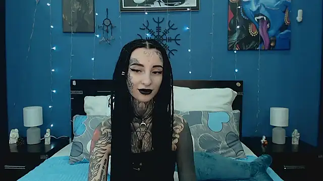 Snapshot of Velvetbat chatting on July 5, 2026, 7:04 am Velvetbat online show from July 5, 2026, 7:04 am