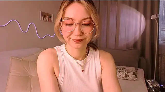 Lilo Sims online show from October 15, 2025, 2:32 am