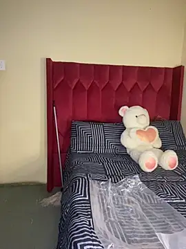 YummyMelanin117 online show from September 27, 2025, 9:43 pm