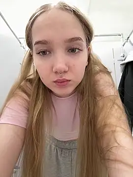 Snapshot of bambi_lu chatting on May 21, 2026, 5:43 pm bambi lu online show from May 21, 2026, 5:43 pm