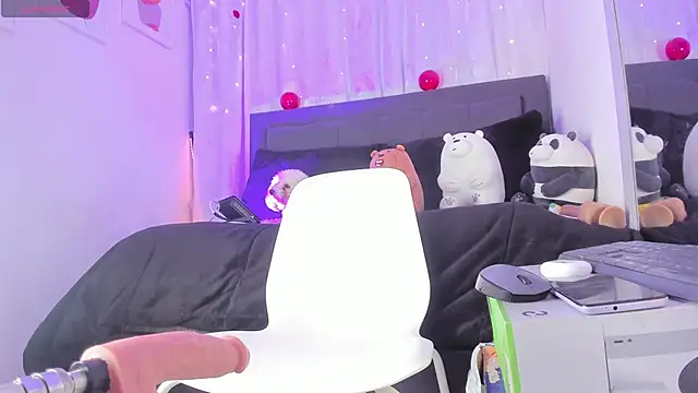 ariana cruz online show from November 15, 2025, 8:35 pm