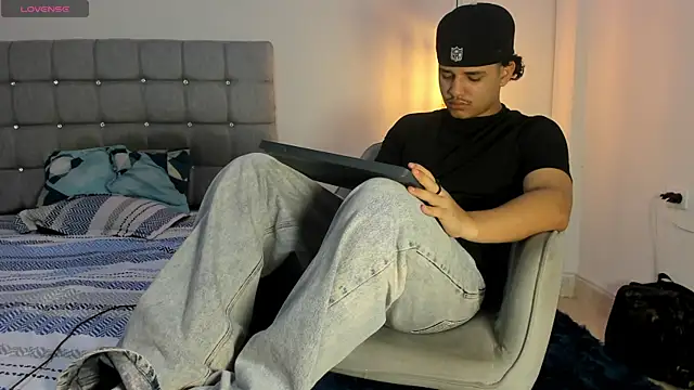 samxx muscle online show from October 8, 2025, 1:45 pm