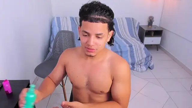 Snapshot of samxx_muscle chatting on July 11, 2026, 12:05 pm samxx muscle online show from July 11, 2026, 12:05 pm