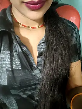 Snapshot of Eshwari_Chopra chatting on April 28, 2026, 2:27 am Eshwari Chopra online show from April 28, 2026, 2:27 am