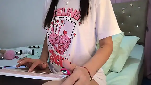 sofia8428 online show from March 2, 2026, 11:44 pm