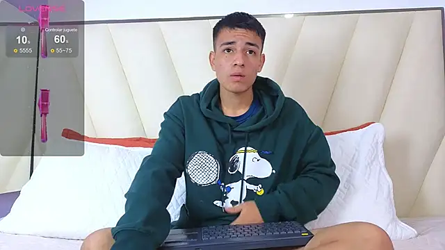 Snapshot of Hotboy21_ chatting on October 17, 2025, 3:54 am Hotboy21 online show from October 17, 2025, 3:54 am