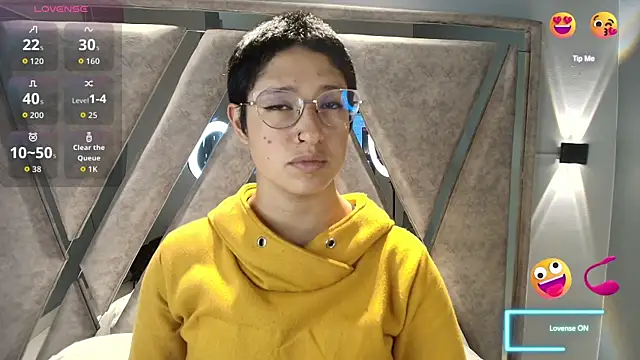 Elaine87  online show from November 10, 2025, 9:31 pm