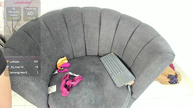 Elaine87  online show from March 23, 2025, 2:26 am