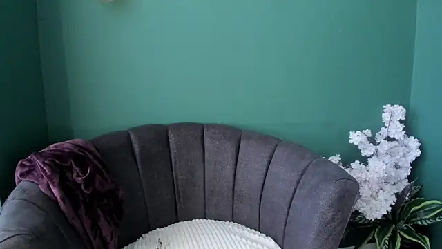 Elaine87  online show from September 9, 2025, 7:34 pm