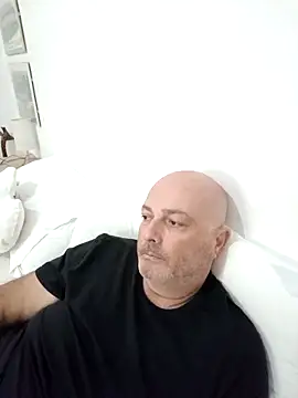 Alexis Bull online show from October 9, 2025, 9:21 am