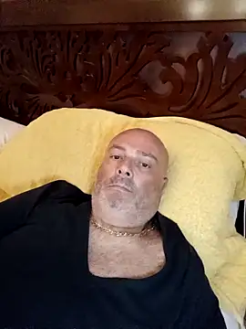 Alexis Bull online show from September 12, 2025, 5:24 pm