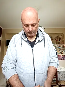 Alexis Bull online show from October 15, 2025, 10:12 am