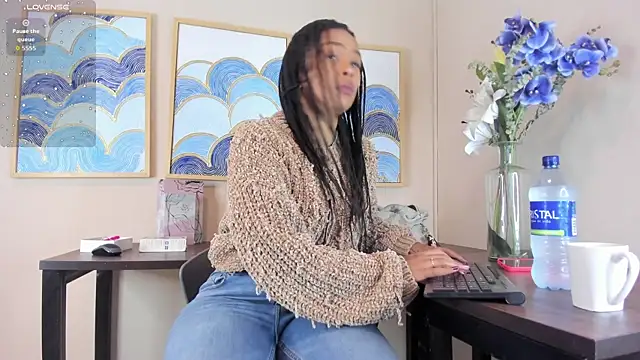 andrea xoe  online show from November 28, 2025, 1:55 pm