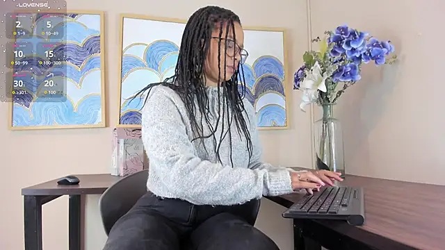 andrea xoe  online show from November 24, 2025, 2:39 pm