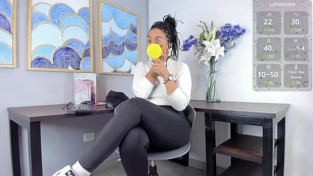 andrea xoe  online show from October 14, 2025, 2:07 pm