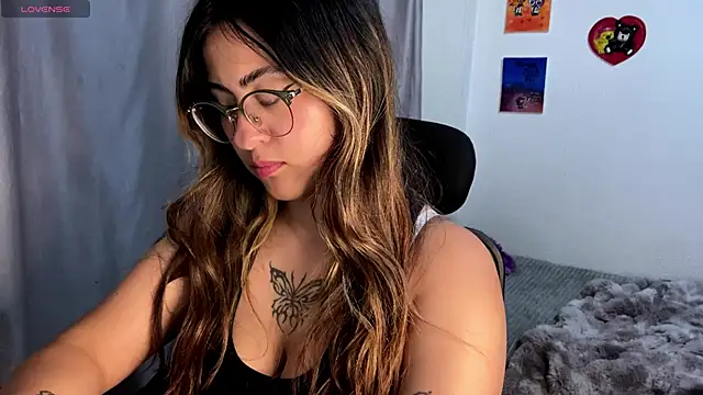 emma  bell  online show from September 22, 2025, 11:44 pm