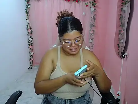 natalietits1 online show from September 25, 2025, 5:41 pm