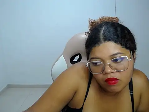 natalietits1 online show from December 5, 2025, 5:28 am