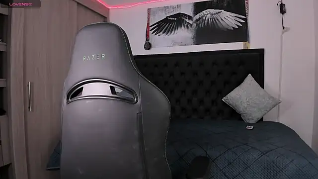 santi aesthetic online show from September 22, 2025, 12:27 am