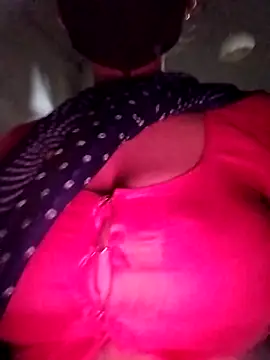 Snapshot of Soniy-Maax chatting on September 29, 2025, 1:01 am Soniy-Maax online show from September 29, 2025, 1:01 am