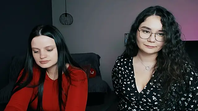 fiery lips online show from March 19, 2025, 3:29 pm