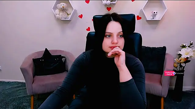 fiery lips online show from March 20, 2025, 4:09 pm