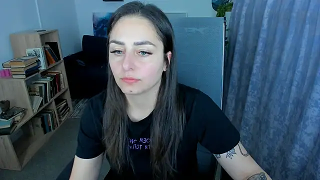 Snapshot of ValeriiMills chatting on June 1, 2026, 9:36 pm ValeriiMills online show from June 1, 2026, 9:36 pm