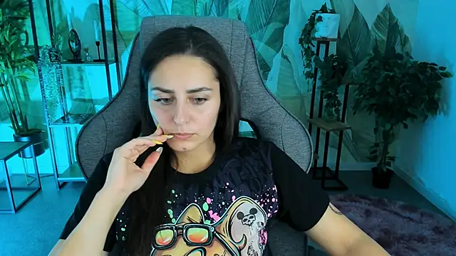 ValeriiMills online show from October 13, 2025, 4:08 pm