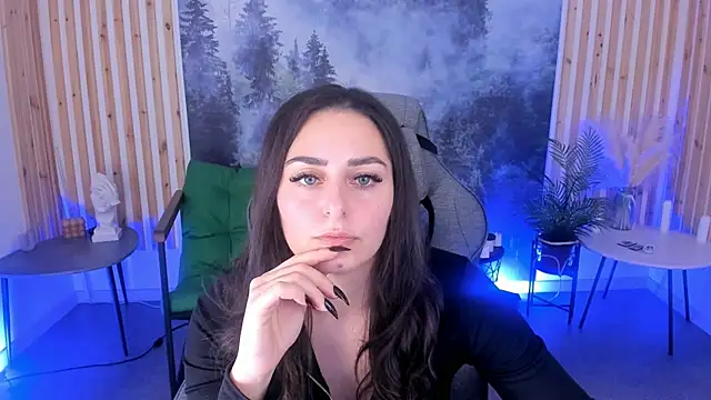 ValeriiMills online show from December 2, 2025, 1:57 pm