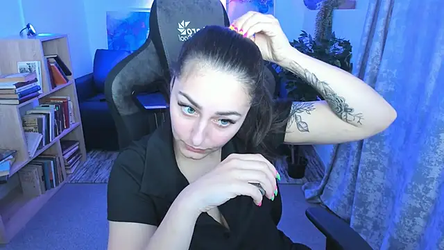 ValeriiMills online show from April 2, 2026, 2:02 pm