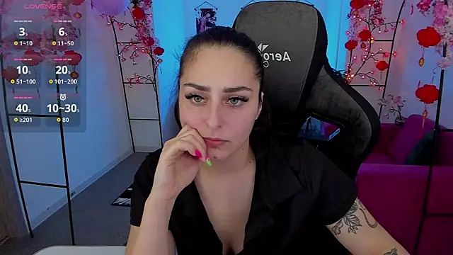 ValeriiMills online show from April 13, 2026, 3:16 pm