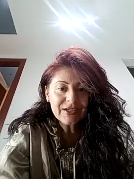 lunadicty online show from September 27, 2025, 9:54 pm