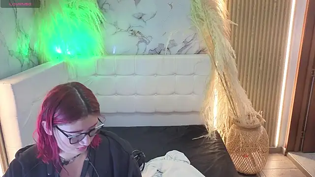 Cerecitaa02  online show from April 17, 2026, 1:19 am