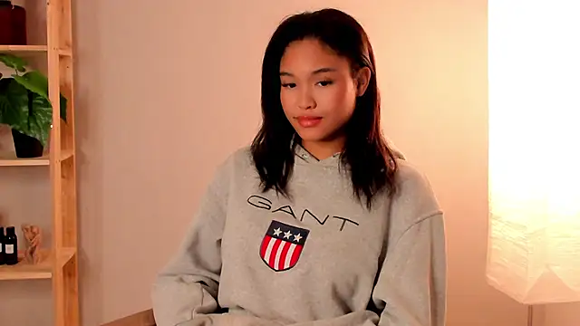 DorisBeste online show from March 20, 2025, 2:53 pm