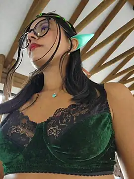 Pretty roxxyy online show from November 8, 2025, 1:03 pm