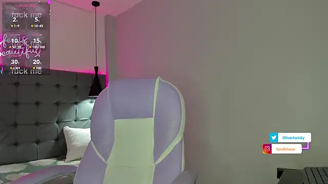 Snapshot of OliverTwinky chatting on November 8, 2025, 1:36 pm OliverTwinky online show from November 8, 2025, 1:36 pm