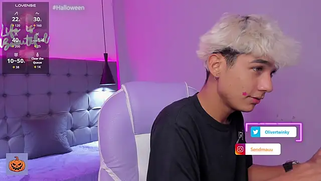 Snapshot of OliverTwinky chatting on October 13, 2025, 5:09 am OliverTwinky online show from October 13, 2025, 5:09 am